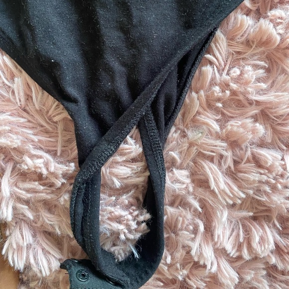 Original Guess Bodysuit, Black, Red, White. Deep lunge dip in front. Size S - Picture 3 of 3